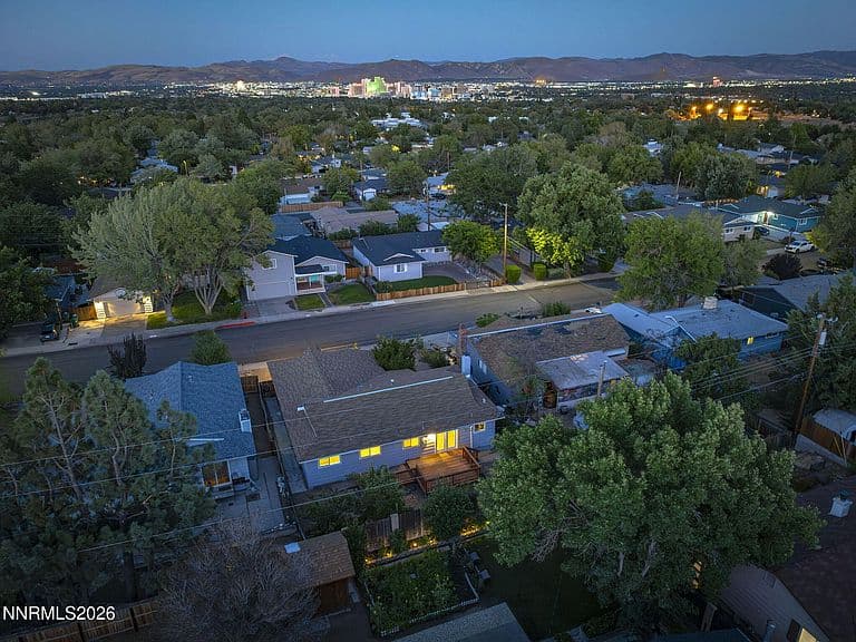 1401 Surf Way photo 2