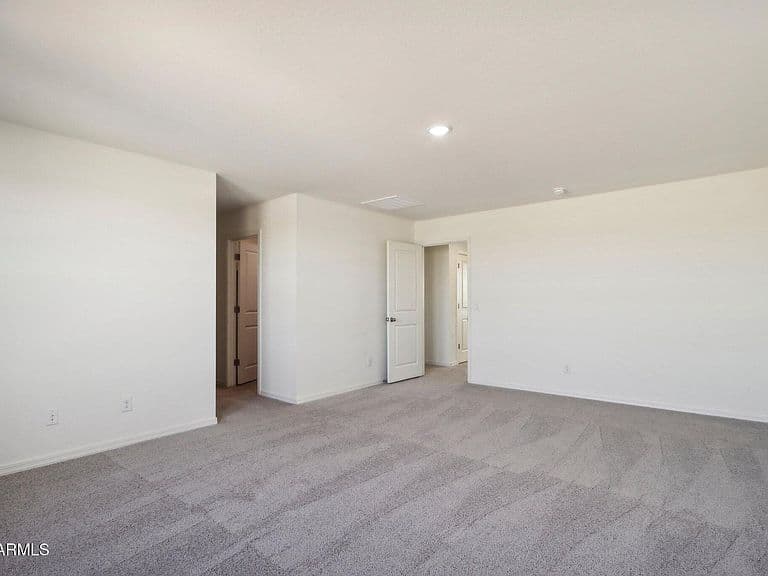 2052 E DRIFTWOOD Drive photo 2