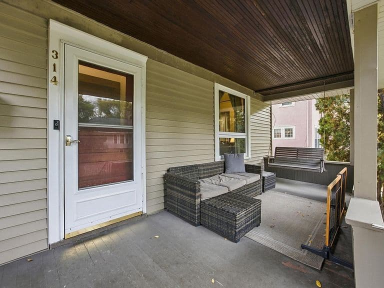314 Eddy Ct S photo 3