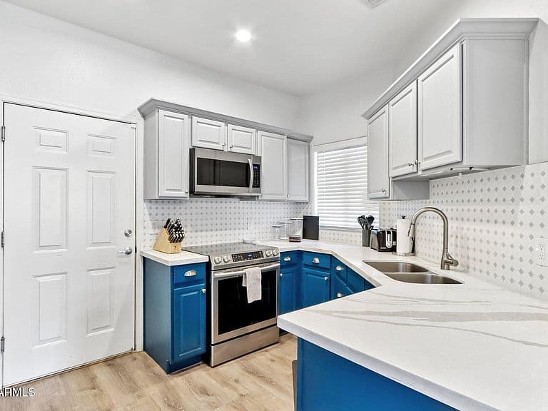5400 S HARDY Drive #113 photo 1