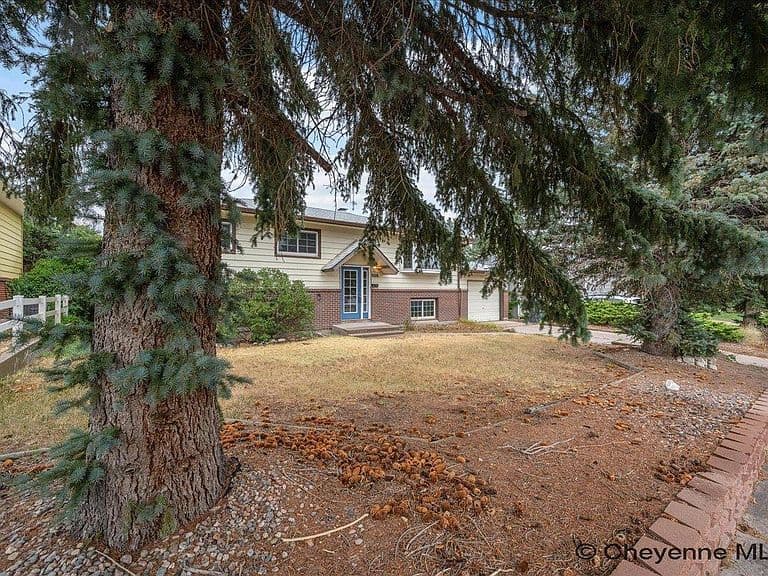 808 Gardenia Dr photo 2