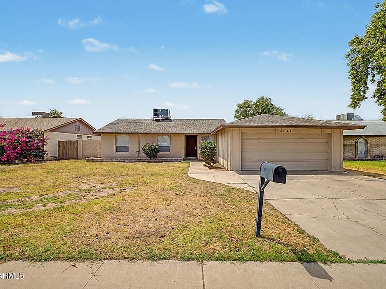 5641 W VOGEL Avenue photo 3
