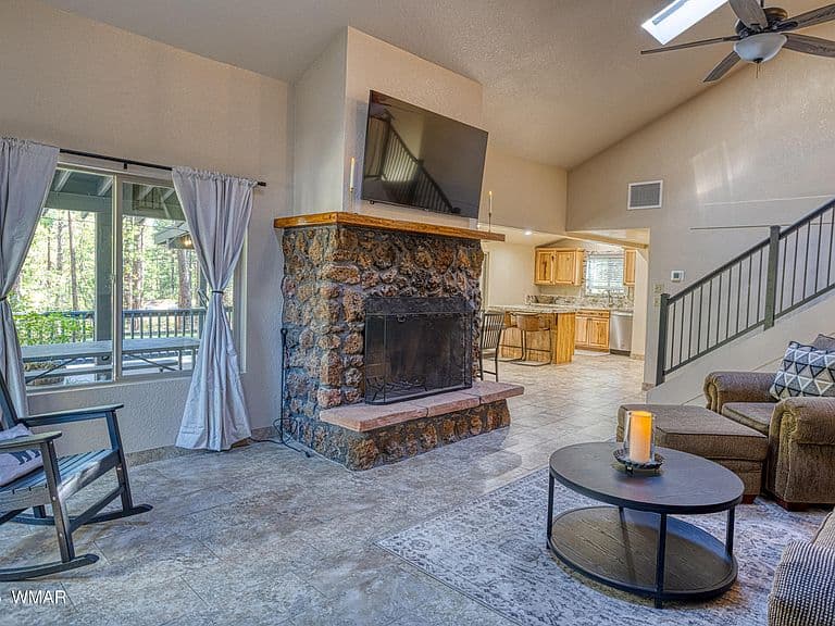 3680 Woodpecker Ln photo 4