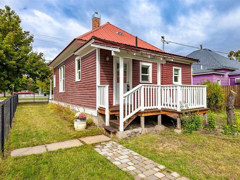 303 5th Ave W photo 2