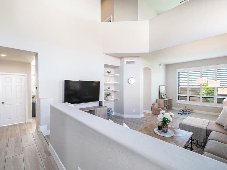 2754 N Augustine photo 4