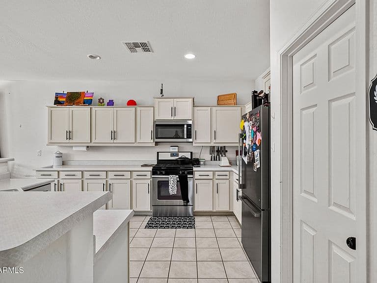 26065 W QUAIL Avenue photo 4
