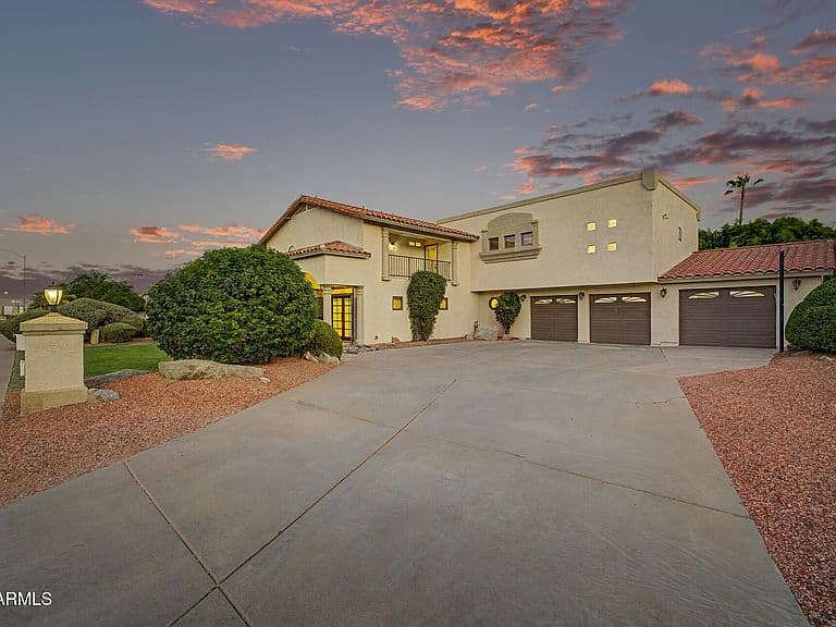 3011 E WINCHCOMB Drive photo 3