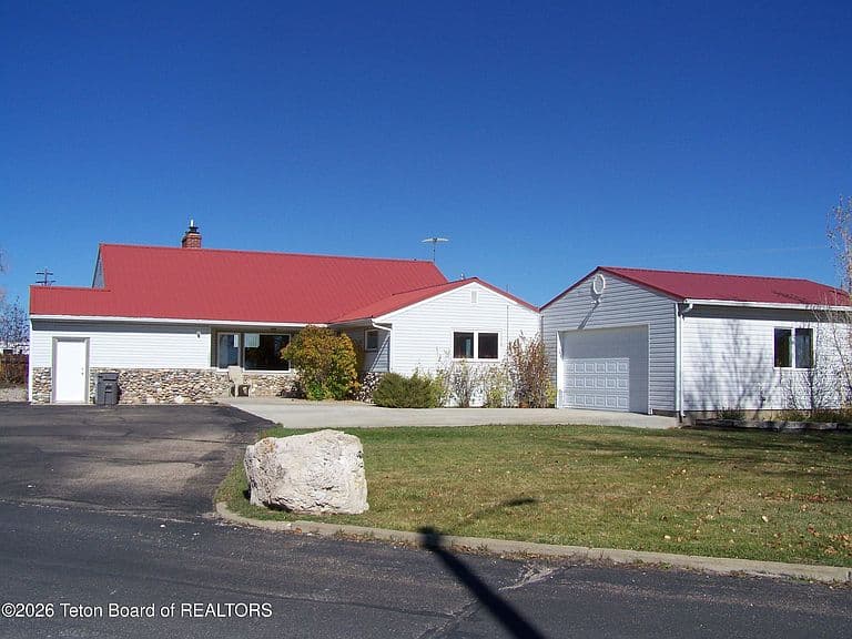 2055 Milleg Ln photo 1