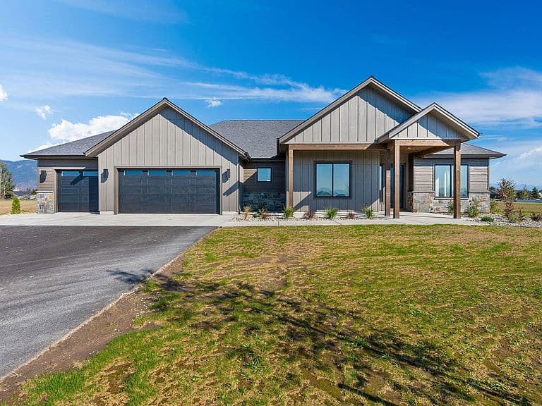 183 Holbrook Dr photo 2