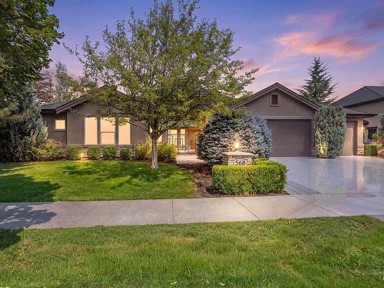 568 E Lakebrook Ln photo 3