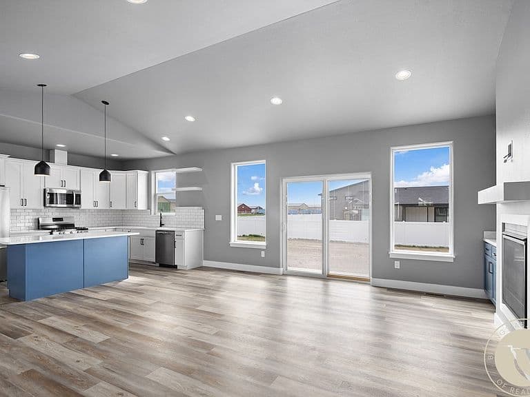 2534 Jessica St photo 4