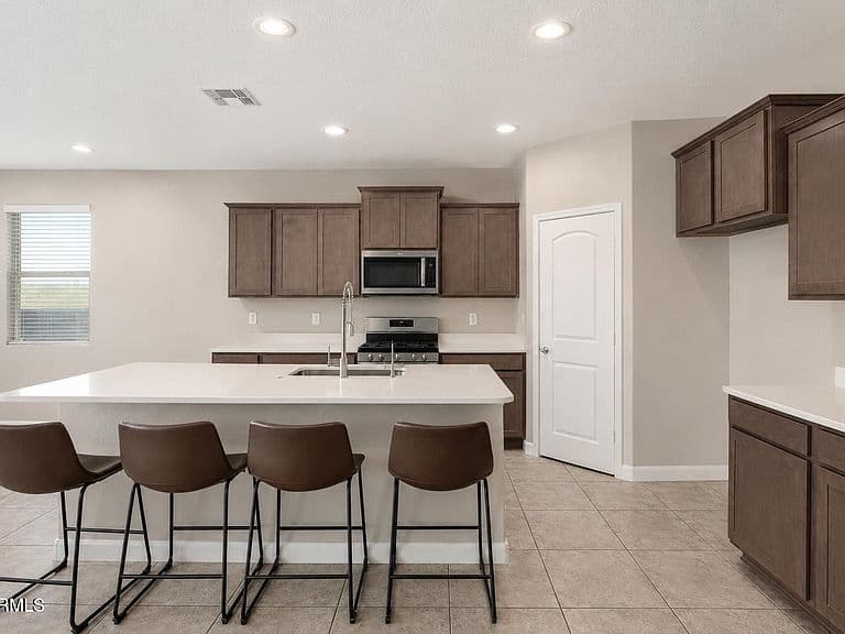 29966 W EARLL Drive photo 2