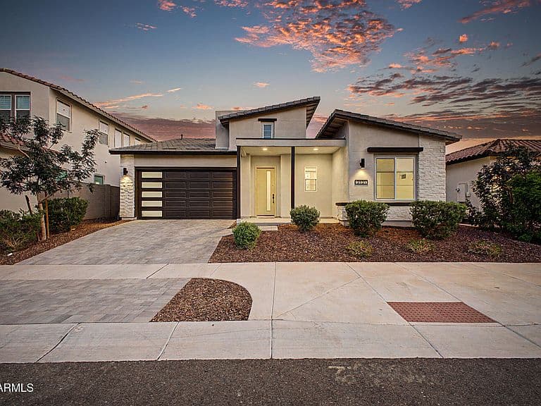 3131 E ALICIA Drive photo 1