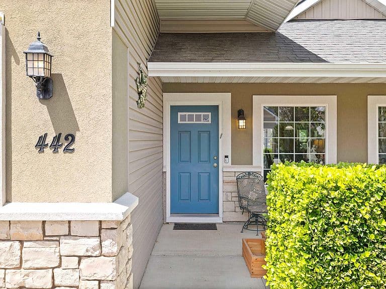 442 Pioneer Path photo 2