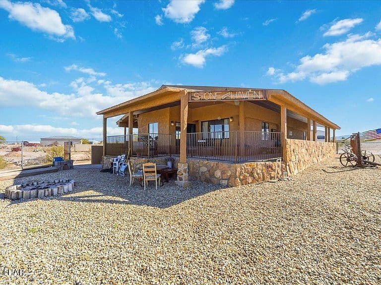 7848 N Seely Dr photo 3