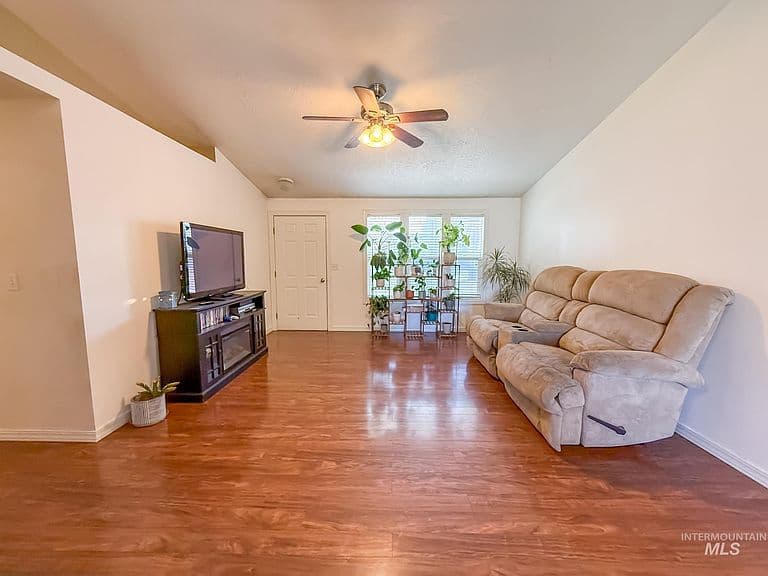 620 E Cougar Dr photo 3