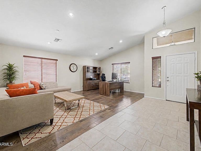 2835 E QUIET HOLLOW Lane photo 4