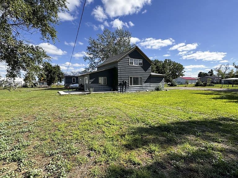 500 Hansen Ave photo 1