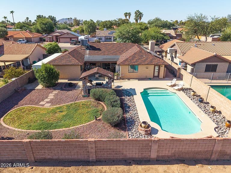 1156 E SUNSET Drive photo 2