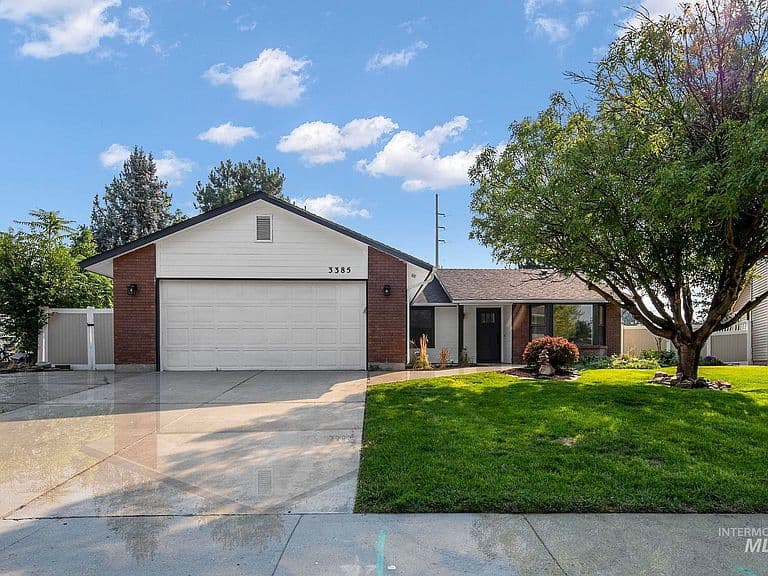 3385 N Creswell Way photo 1