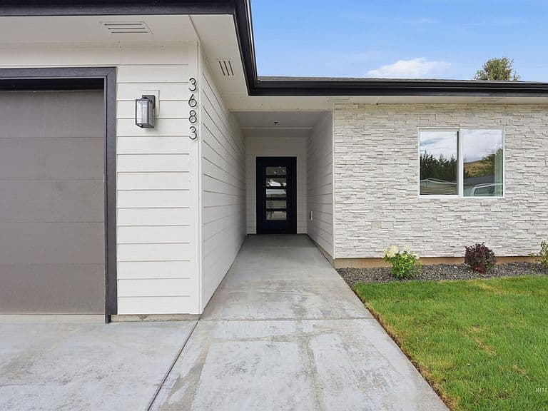 3683 S Kingsland Way photo 2