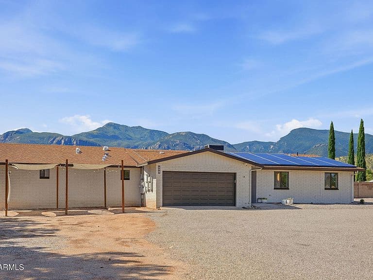 2726 E PAPAGO Trail photo 2