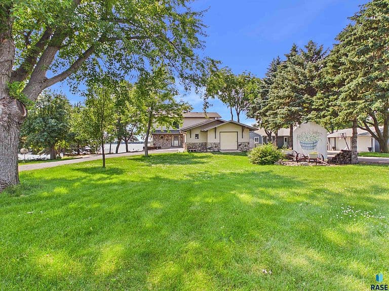 6797 Zimmerman Dr photo 4