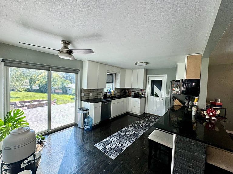 405 6th Ave photo 4