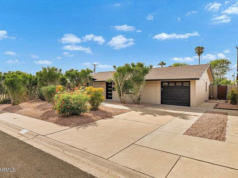 1646 N DAFFODIL Street photo 2