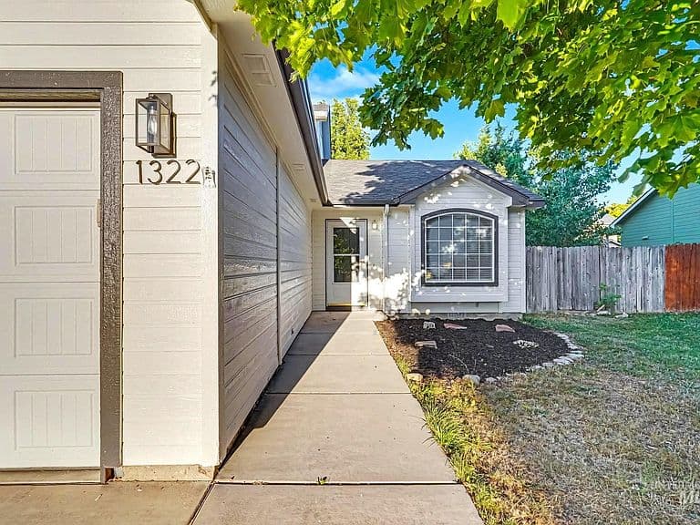 1322 N El Camino Ave photo 2
