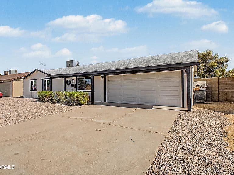 3611 E DELCOA Drive photo 2