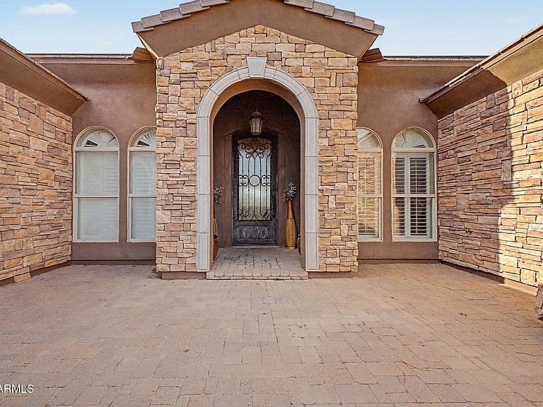 20548 E NAVAJO Drive photo 4