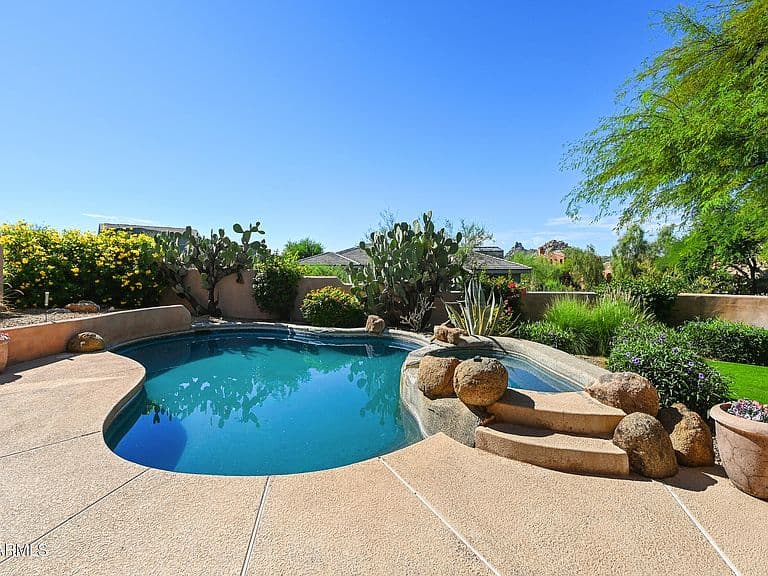 10877 E DALE Lane photo 3