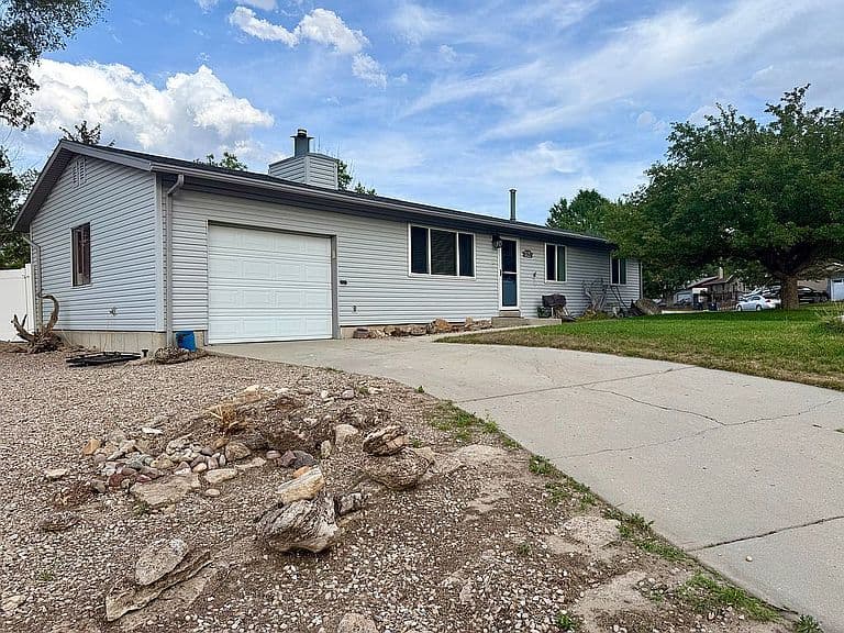 1740 Colorado Dr photo 2