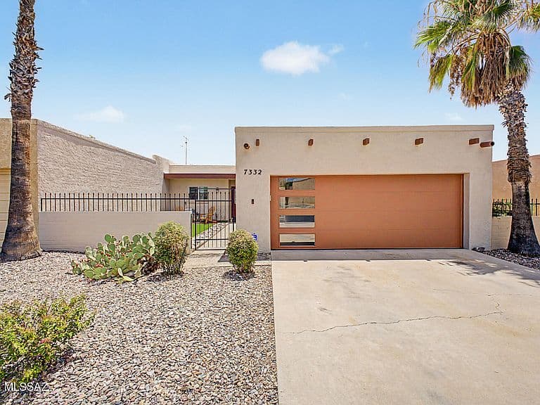7332 N Las Quintas Dr photo 1