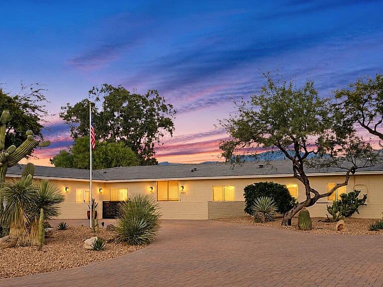 701 W Landoran Ln photo 3