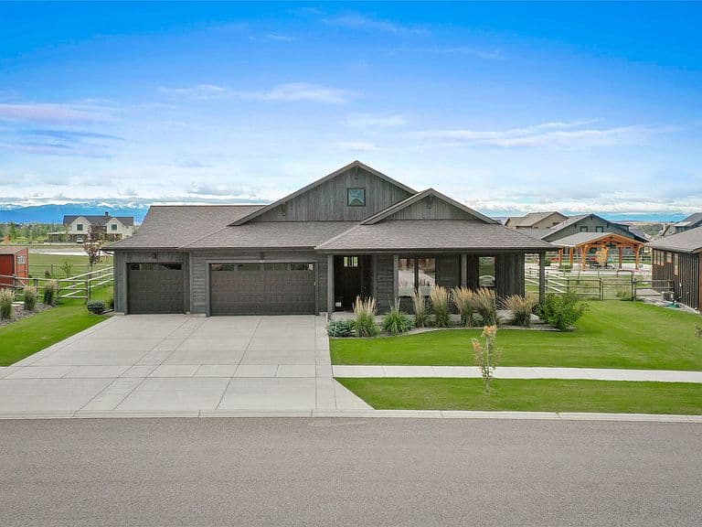 87 Mare Ln photo 1