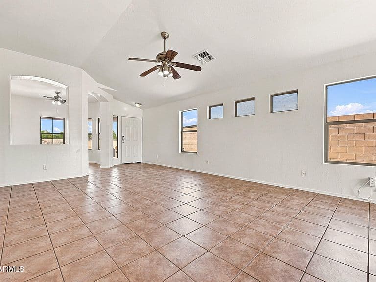 321 W HARWELL Road photo 4