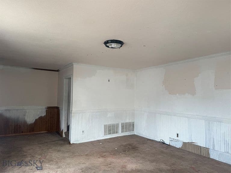 415 Ash St photo 4
