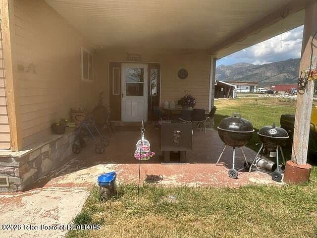 444 Lincoln Ln photo 3