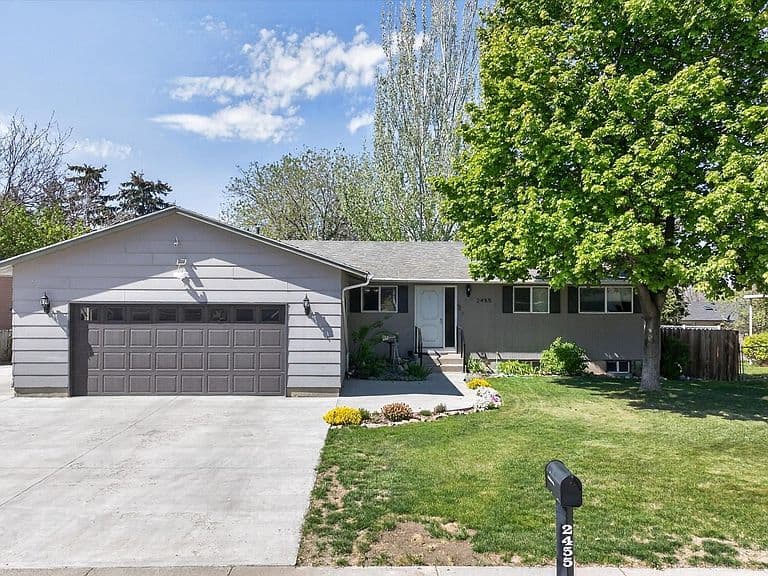 2455 Ada St photo 1