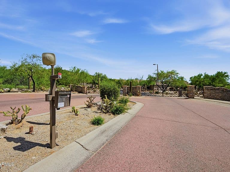8219 E TESORO Circle photo 2