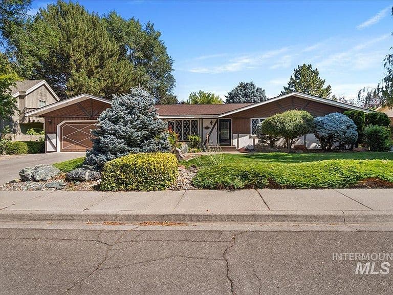1769 Julie Ln photo 1