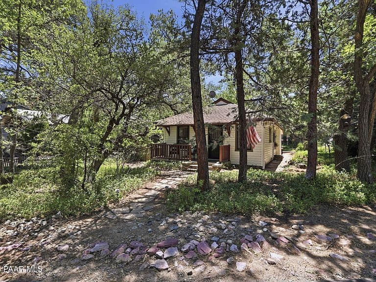 301 S Willow St photo 2