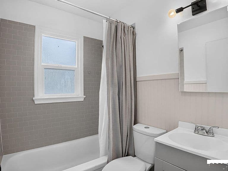 432 Franklin Ave photo 4