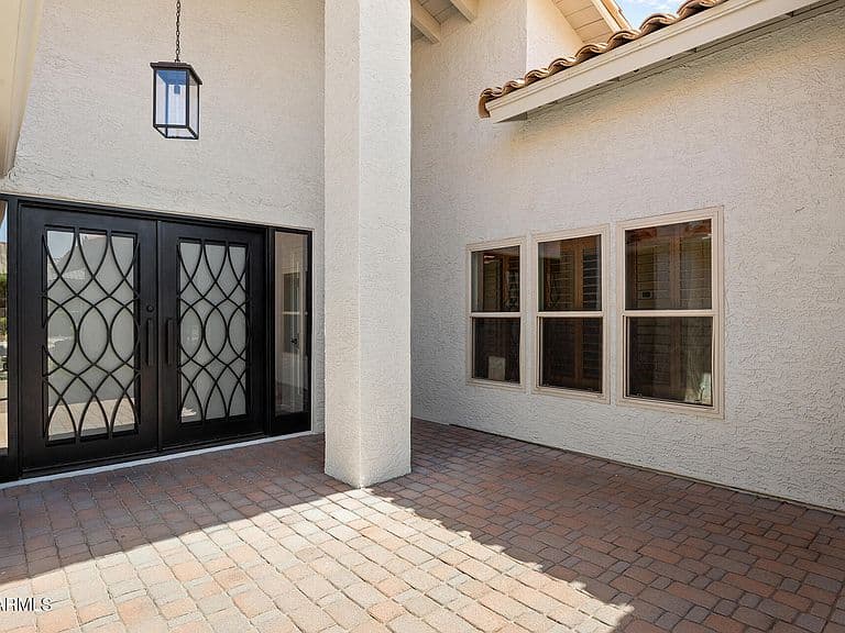 9886 E CINNABAR Avenue photo 3
