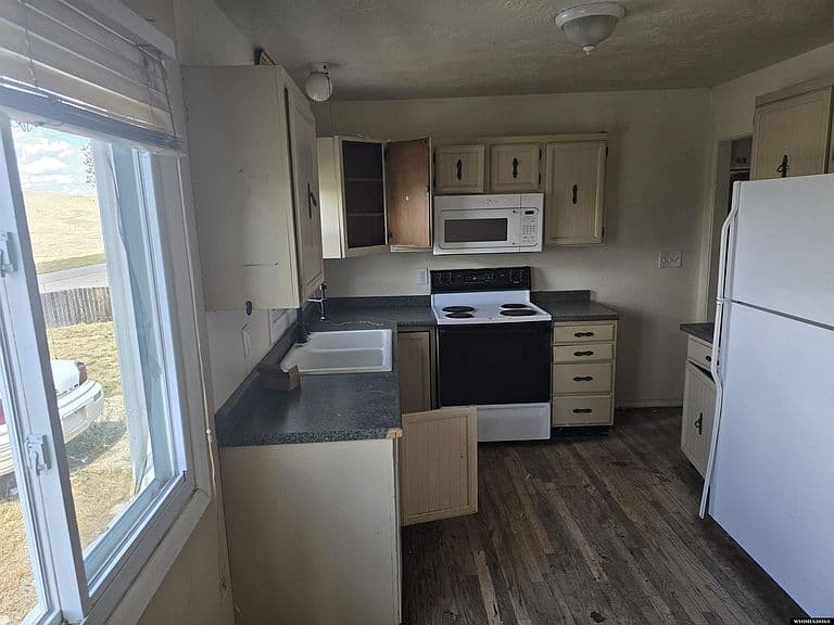 410 Upper Sunset Dr photo 2