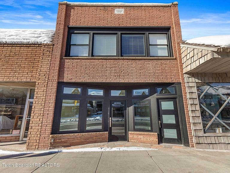 458 S Washington St photo 3