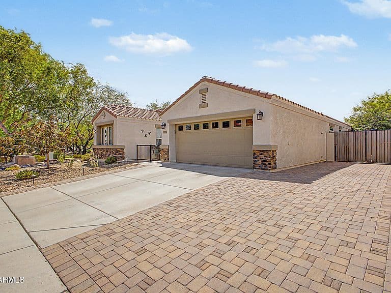 9535 W HARMONY Lane photo 2