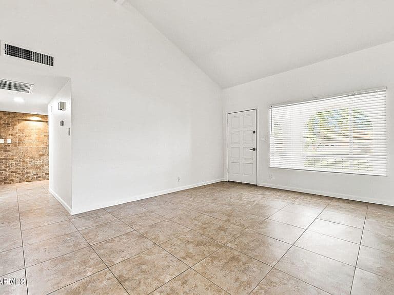 1041 W KILAREA Avenue photo 4